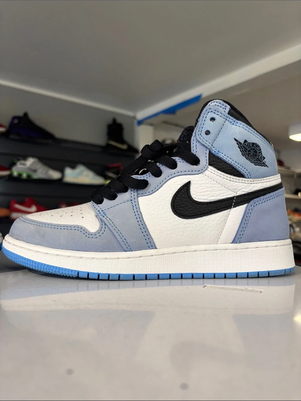 Air Jordan 1 Retro High OG “University Blue” Men’s Size 6